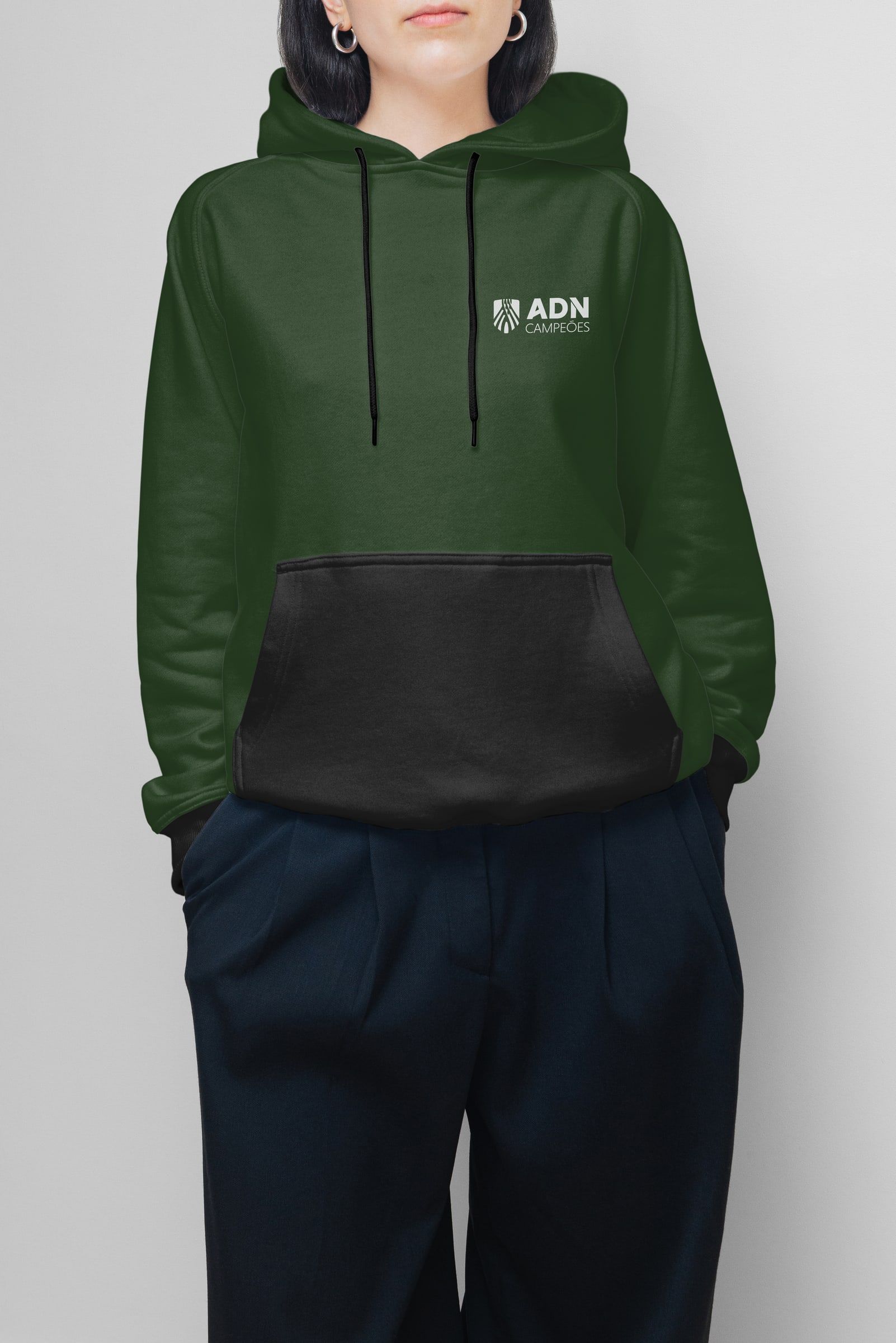 Training hoodie in green and graphite.