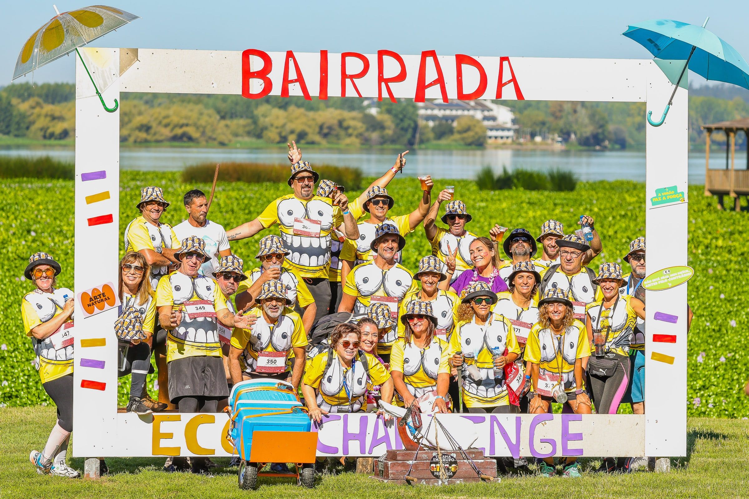 A group of participants inside the giant Bairrada Eco Challenge frame.