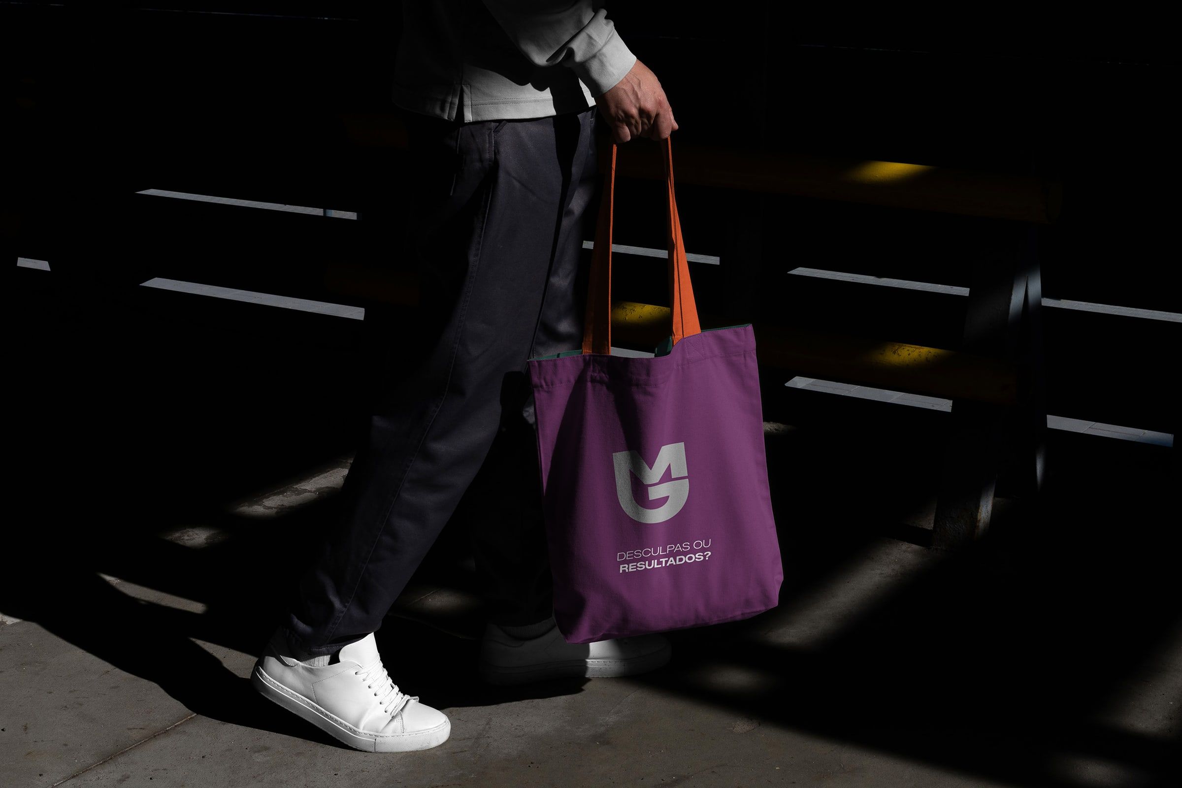 Tote bag with the symbol.